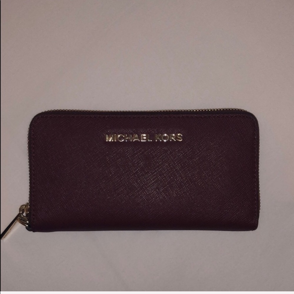 Slight used Michael Kors wallet!